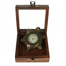 Часы в деревянном футляре