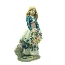 Статуэтка Девушка с цветами, фарфор 20см